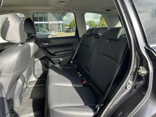 Subaru Forester 2.0 Premium Automaat | Trekhaak | All Season Banden | Elek. Schuif/Kantel Dak |17' LM Velgen | Navigatie