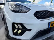 Kia Niro 1.6 GDi Hybrid DynamicLine | *1E EIGENAAR | TREKHAAK | FABRIEKSGARANTIE | APPLE CARPLAY/ ANDROID AUTO | NAVI | CAMERA | LMV | DAB+ | STOF/ LEDER | ETC…