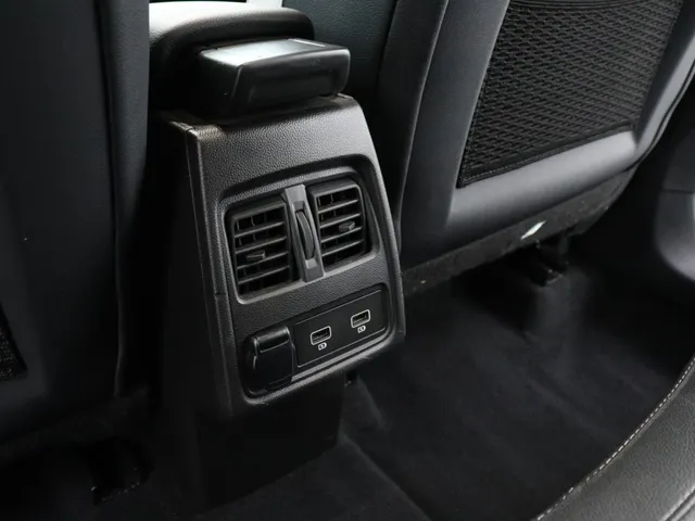 Renault Captur 1.3 TCe 140PK Zen | DEALER ONDERHOUDEN | CLIMAT CONTROL | CARPLAY | PARK. SENSOREN | LM VELGEN