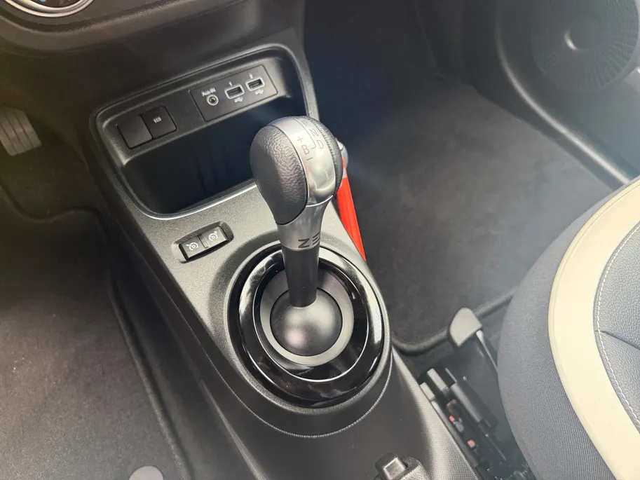 Renault Twingo Z.E. R80 Intens | Elektrisch | Stoelverwarming | Parkeersensoren | Camera | SOH 96.0% | Bluetooth | Cruise & Climate Control | Volledig Dealer Onderhouden | 12 Maanden BOVAG Garantie