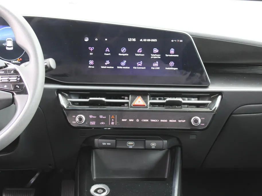 Kia Niro EV Light Edition 64.8 kWh | Camera | Cruise adapt. | Clima | 17' LM | Navi | Keyless | All season banden | 17% bijtelling |
