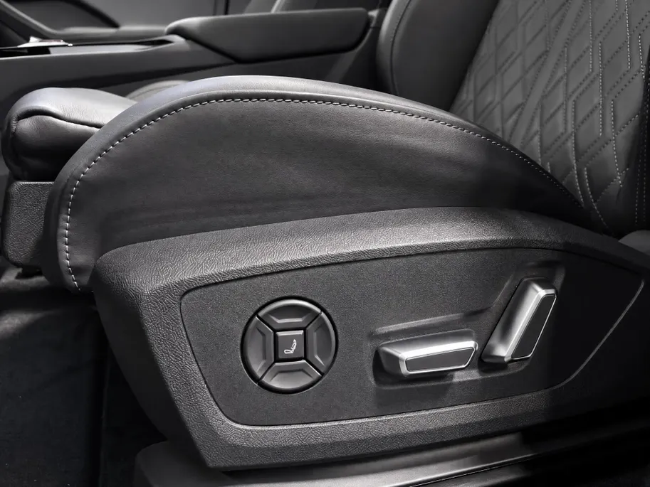 Audi Q6 e-tron Sportback S edition Quattro 100 kWh 387pk · SOH 97,1% · Panoramadak · 360 Camera · Wegklapbare Trekhaak · Elek. Voorstoelen · Kuipsport stoel · 20'' Inch · Garantie t/m 23-04-2030 of 100.000km