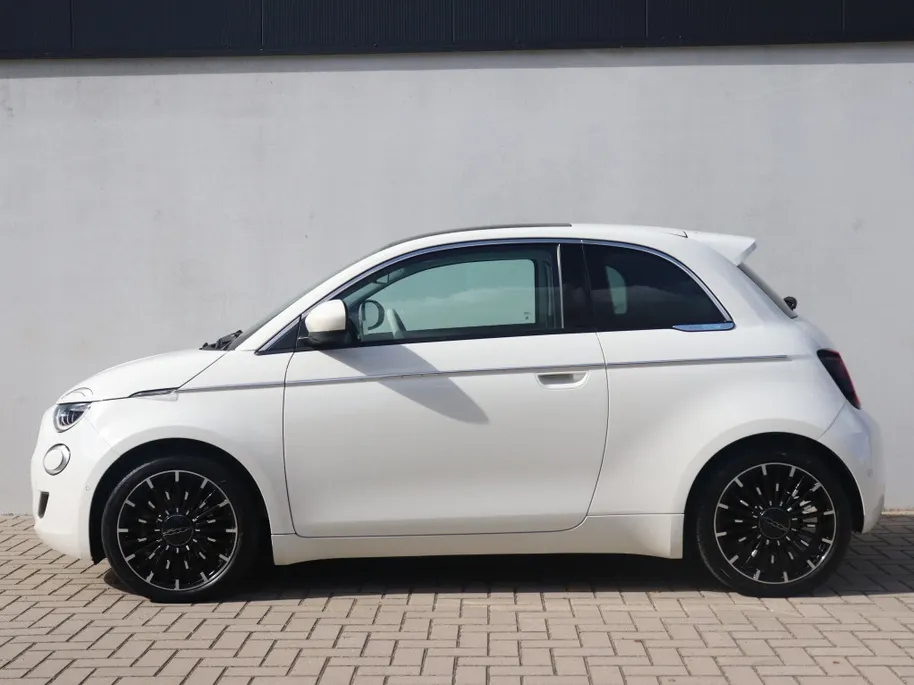 Fiat 500e 3+1 La Prima 42 kWh | Pano | Winter | JBL | 17'