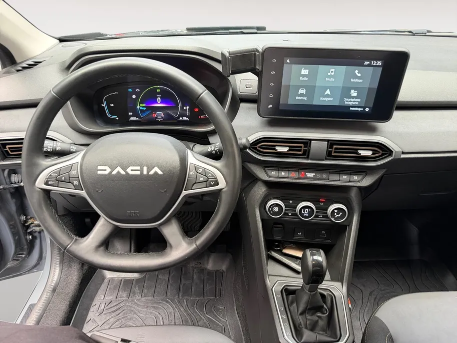 Dacia Jogger 1.6 Hybrid 140 Extreme 7p. ZUINIG | RUIM | Stoelverwarming | Climate control | Carplay |