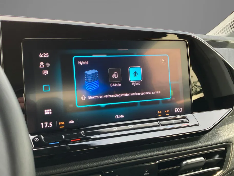 Volkswagen Caddy Combi Maxi 1.5 eHybrid 150pk Life · 7-persoons · Camera · 17' LM velgen · Apple Carplay/Android auto · Adaptive Cruise control · 7-zits