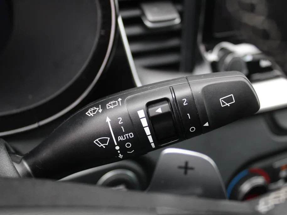 Kia Ceed 1.5 T-GDi GT-Line | Stuur-/stoelverwarming | Schuifdak | Cruise adapt. | Camera | 17' LM | LED | Dodehoek sensor | Draadloze lader |