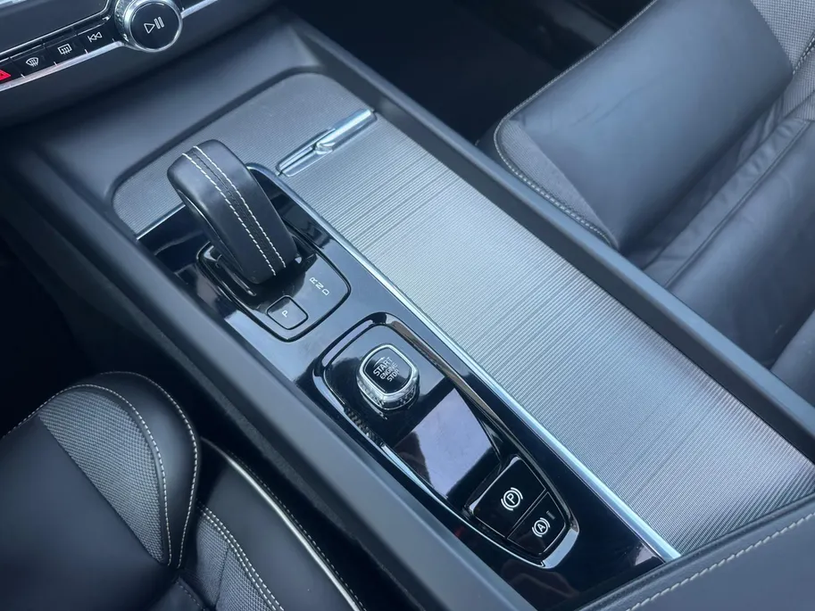 Volvo XC60 2.0 T6 Plug-in hybrid AWD Inscription | Panodak |