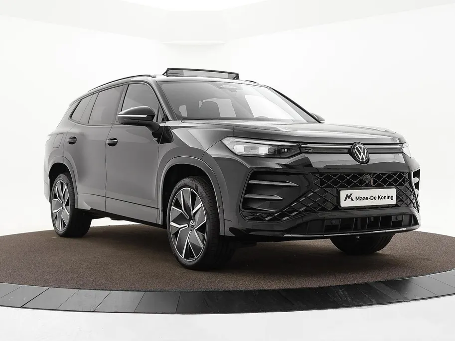 Volkswagen Tayron 1.5 272pk DSG eHybrid R-Line Edition · Panoramadak · 360 Camera · Wegklapbare Trekhaak · Black Style · 20'' Inch · Garantie t/m 17-11-2029 of 100.000km