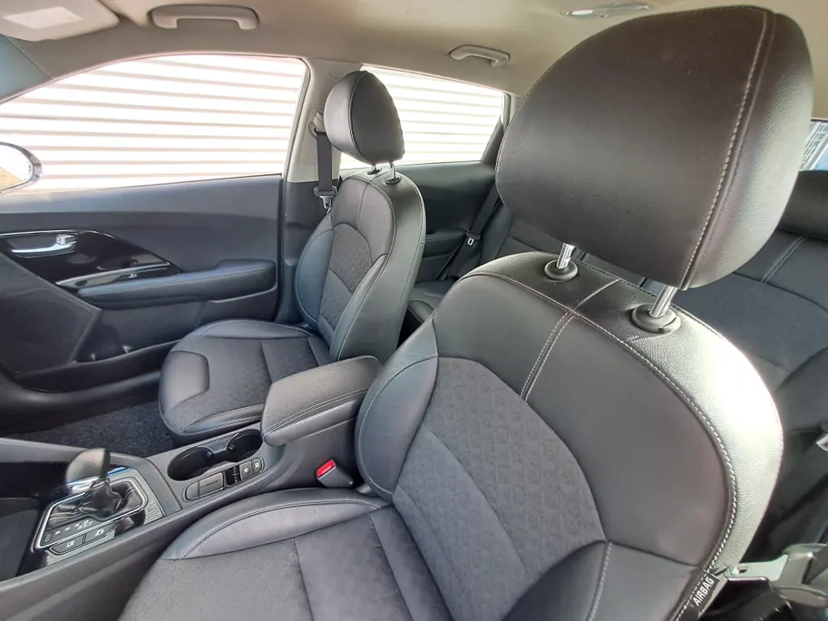 Kia Niro 1.6 GDi Hybrid DynamicLine AUTOMAAT | GROOT scherm | Navigatie | Camera | Adaptieve Cruise | Climate | Apple Carplay/Android Auto