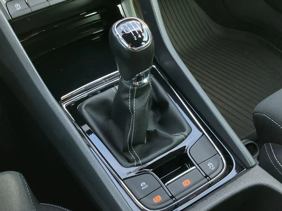 Škoda Karoq 1.5TSI/150PK ACT Sportline Business · Trekhaak · Camera · Stoelverwarming · Apple/Android Car Play · Navigatie ·