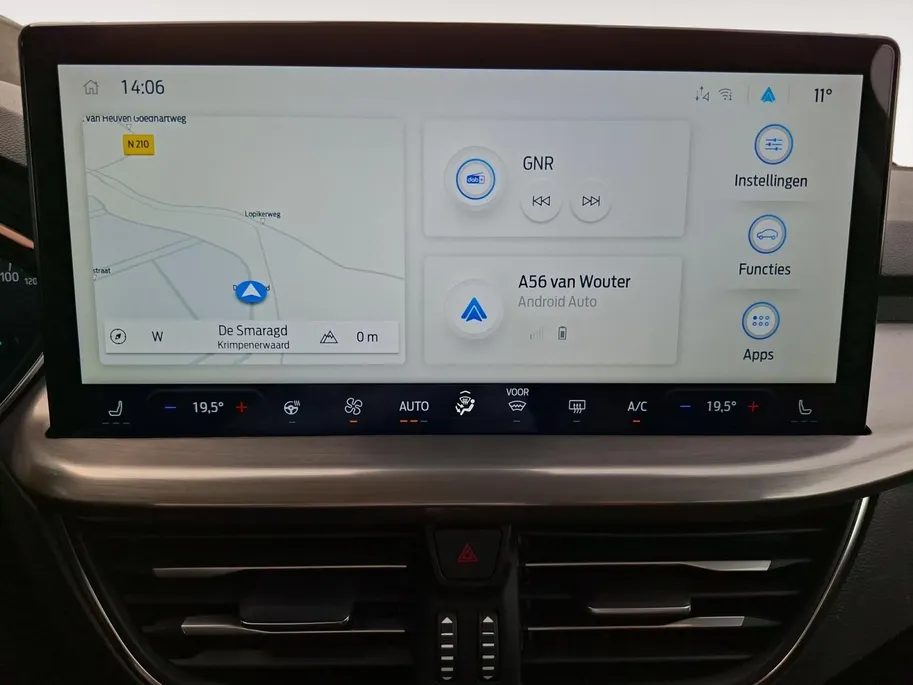Ford Focus Wagon 1.0 EcoBoost Hybrid Titanium 155PK Automaat | NL-Auto | Adaptieve Cruise Control | Winter Pack | BLIS | Privacy Glass | Camera | Apple Carplay&Android Auto | 17' Lichtmetaal |