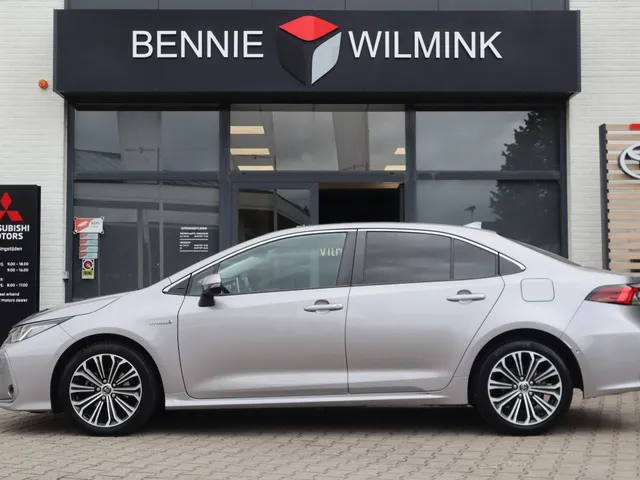 Toyota Corolla 1.8 Hybrid Style | All Seasons | Parkeersensoren V+A