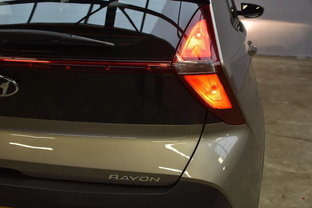 Hyundai Bayon 1.0 T-GDI 48V 100PK 7DCT Premium Automaat | Carplay/ Android Auto Navi | Camera |Clima | Cruise | Trekhaak