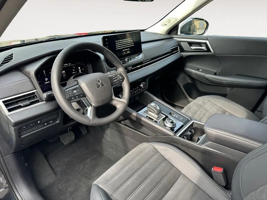 Mitsubishi Outlander 2.4 PHEV First Edition | 6000 EURO KORTING | NU DIRECT LEVEBAAR | 8 JAAR GARANTIE |
