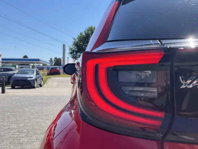 Toyota Yaris 1.5 Hyb. Launch Ed. | Stoelverw. | Head-up