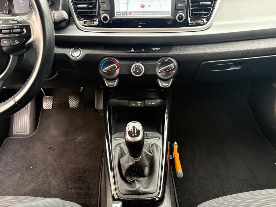 Kia Rio 1.0 TGDI DynamicLine | Navigatie | Airco | Apple Carplay / Android Auto | Achterruitrij Camera | Lichtmetalen Velgen |