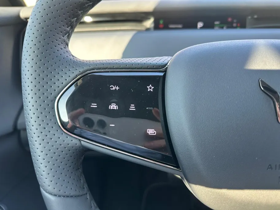 Voyah Courage Business Edition 80 kWh Full Option | Head Up Display | Stoel koeling,-verwarming & massage | Memorystoelen | 360 Camera | Level 3 Autonoom rijden | Schuif- & Kanteldak | Draadloze Telefoonlader | Elektrische Achterklep | Tijdelijk voorraadvoordeel van € 
