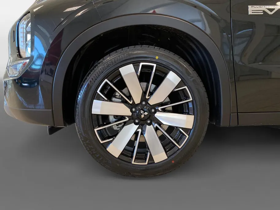 Mitsubishi Outlander 2.4 PHEV | INTENSE + | DIRECT LEVERBAAR | |ACTIEPRIJS INCL. € 6.000,- KORTING |
