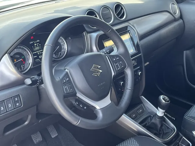 Suzuki Vitara 1.4 B.jet Select Smart Hybrid Bi-Tone | Blindspot | Stoelverwarm