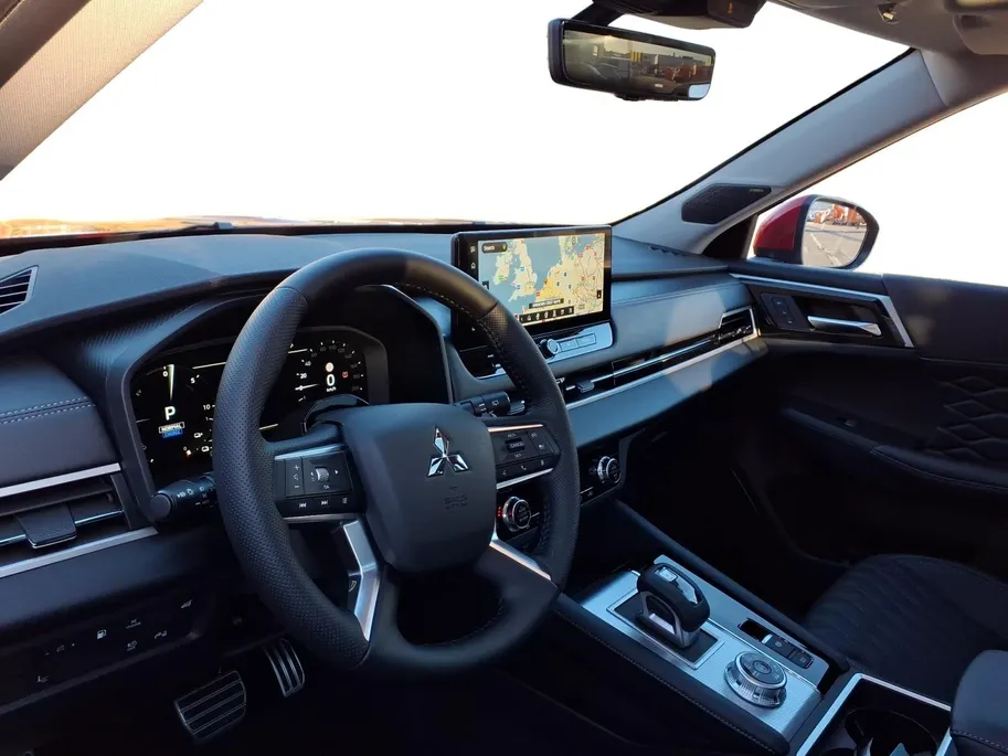 Mitsubishi Outlander PHEV Instyle Nu 5.000,- euro Korting 8 jaar Garantie. m26