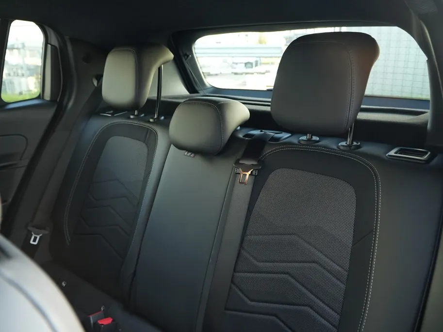 Jeep Avenger 1.2 e-Hybrid Black Edition | Winter | Navi | Carplay
