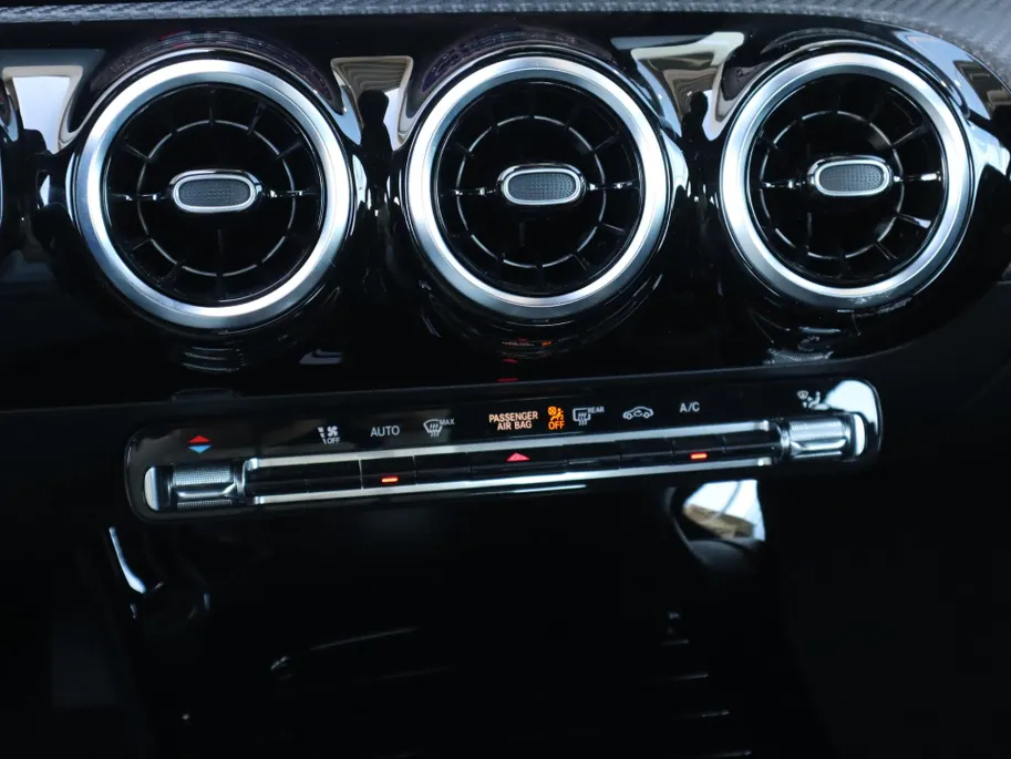 Mercedes-Benz CLA Shooting Brake 180 Business Solution Luxury l Keyless l Achteruitrij camera l Stoelverwarming