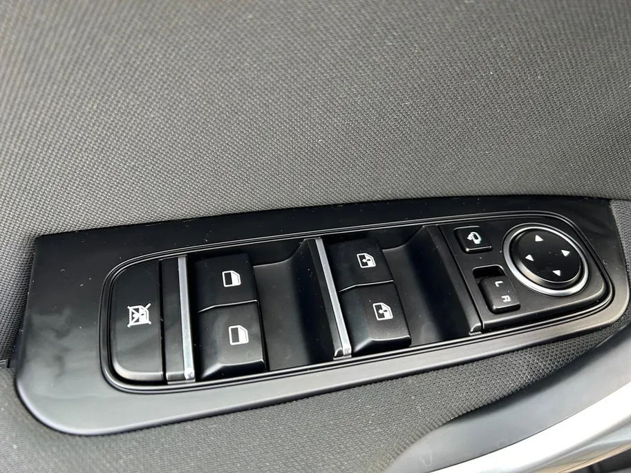 Kia Ceed Sportswagon 1.5 T-GDi DynamicLine | All-Seasonbanden | Apple Carplay / Android Auto | Navigatiesysteem | Parkeersensoren Voor + Achter | Parkeercamera Achter | Licht + Regensensor | Cruise Control | Climate Control | 16'Lichtmetalen velgen