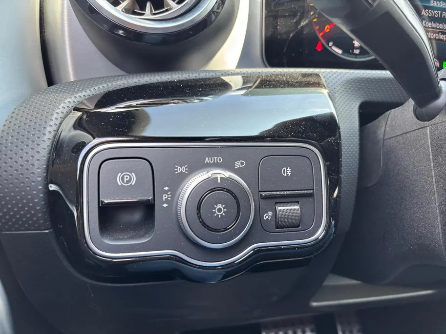 Mercedes-Benz CLA 250 e AMG Line | Adapt. Cruise Control | Rondomzicht camera | Apple Carplay/Android Auto | 18' inch velgen |
