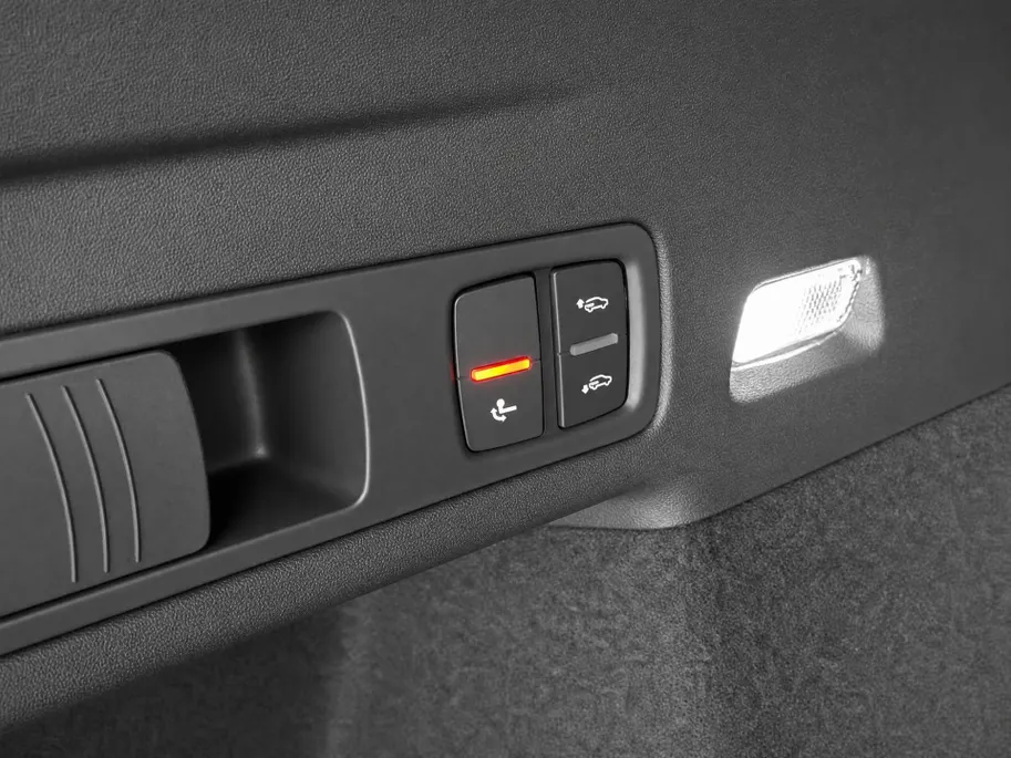 Audi Q6 e-tron S edition 83 kWh 252pk · SOH 96,3% · Panoramadak · 360 Camera · Inklap. Trekhaak ·  Luchtvering · Stuur- & Stoelverwarming · Apple/Android Car Play · Garantie t/m 13-07-2030 of 100.000km