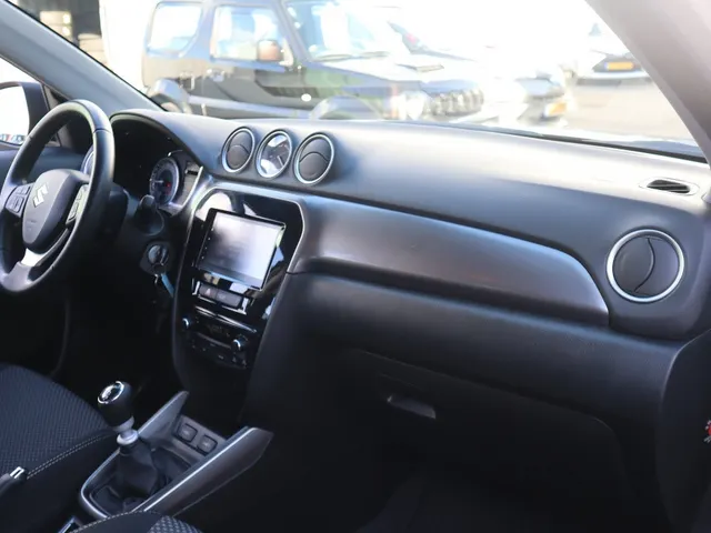 Suzuki Vitara 1.4 BoosterJet Select Hybrid AdaptiveCruise | Carplay | All seasons