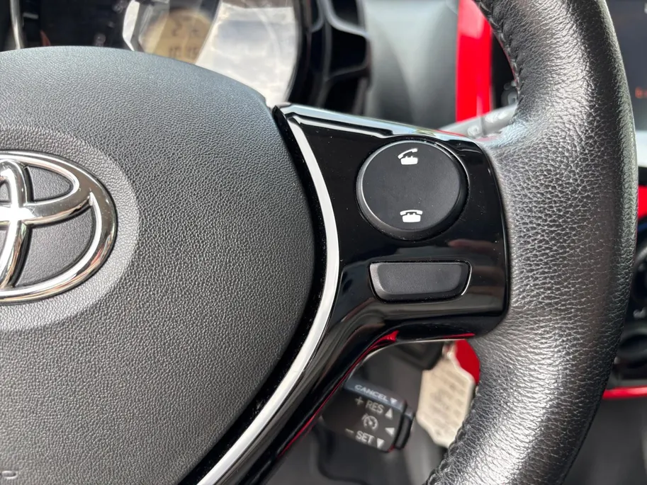 Toyota Aygo 1.0 VVT-i x-clusiv | Camera | Cruise | Lichtmetaal |