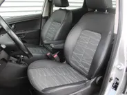 Kia Venga 1.4 CVVT First Edition | 16' LM | Trekhaak | Navi | Airco | Cruise | Camera | PDC | All seasons |