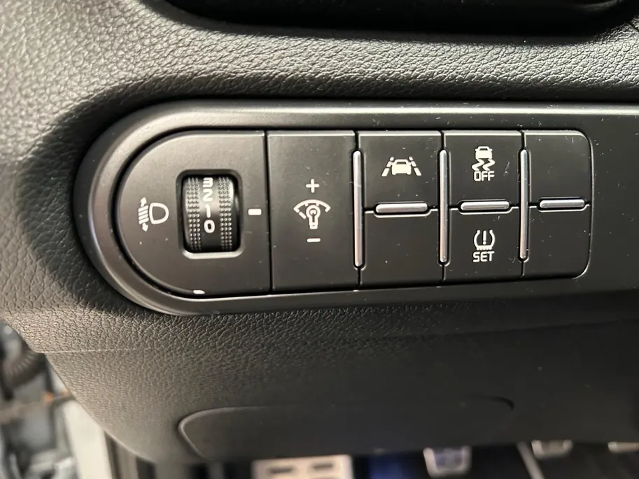 Kia ProCeed 1.0 T-GDI GT-Line | Elektrisch Glazen Schuif / Kanteldak | Apple Carplay / Android Auto | Navigatiesysteem | Stoel + Stuurverwarming | Licht + Regensensor | Parkeersensoren + Camera Achter | Cruise Control | 17” Lichtmetalen Velgen | Climate Control Rijst