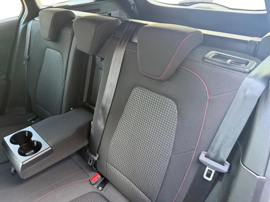 Ford Focus Wagon 1.0 EcoBoost Hybrid ST Line Style | Dealer onderhouden | NL auto | Winter pack | Trekhaak | Navigatie | Apple carplay & Android auto | Parkeersensoren voor en achter | Achteruitrijcamera | Cruise control | Draadloos opladen mobiel | Privacy glas | B