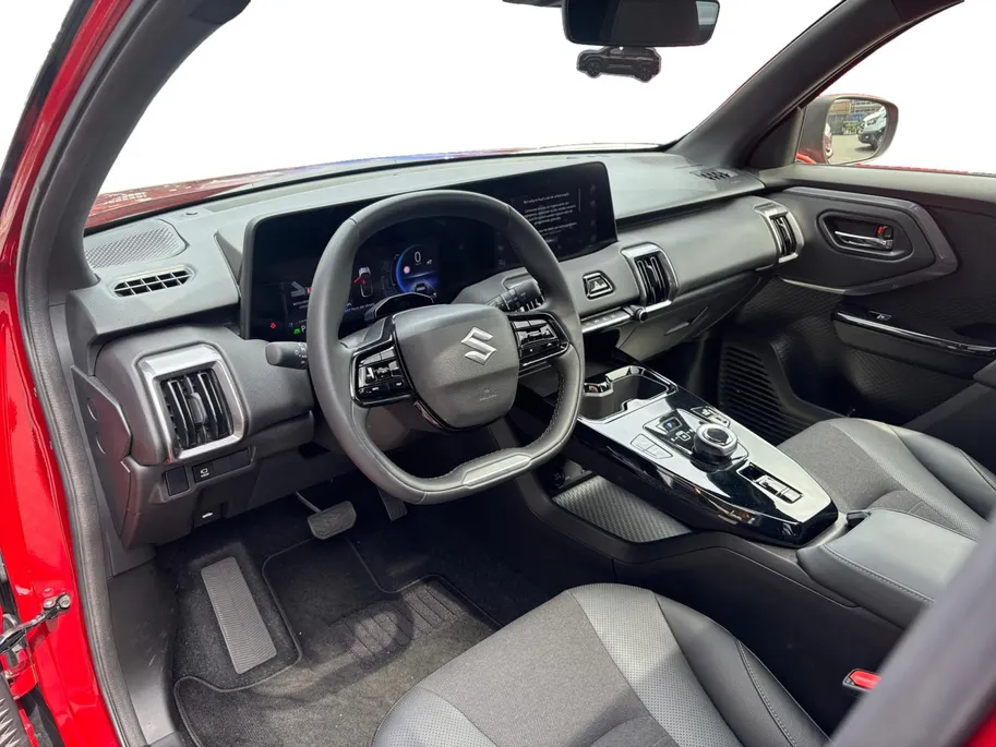 Suzuki e Vitara Style 61 kWh | DEMO | Direct leverbaar | Dodehoek detectie | Navigatie | Adaptieve cruise control