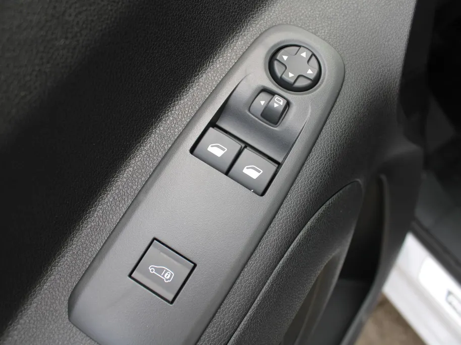 Toyota ProAce CITY 1.5 D-4D L1 Professional | Automaat | 3-zits | Clima | Navi | Camera | Cruise | Dodehoek detectie | Stoel- en stuurverwarming | Digitale binnenspiegel |