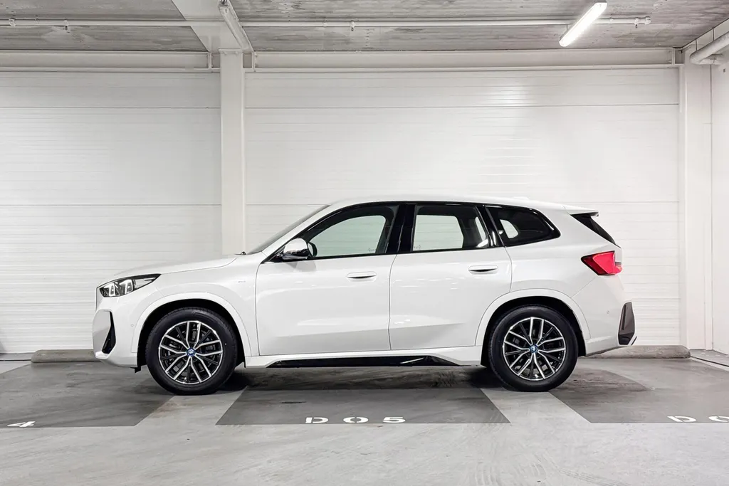 BMW iX1 xDrive30 Launch Edition