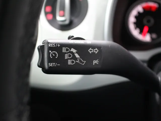Volkswagen Beetle Cabriolet 1.2 TSI 105pk handgeschakeld | Navigatie | PDC | Stoelverw.|