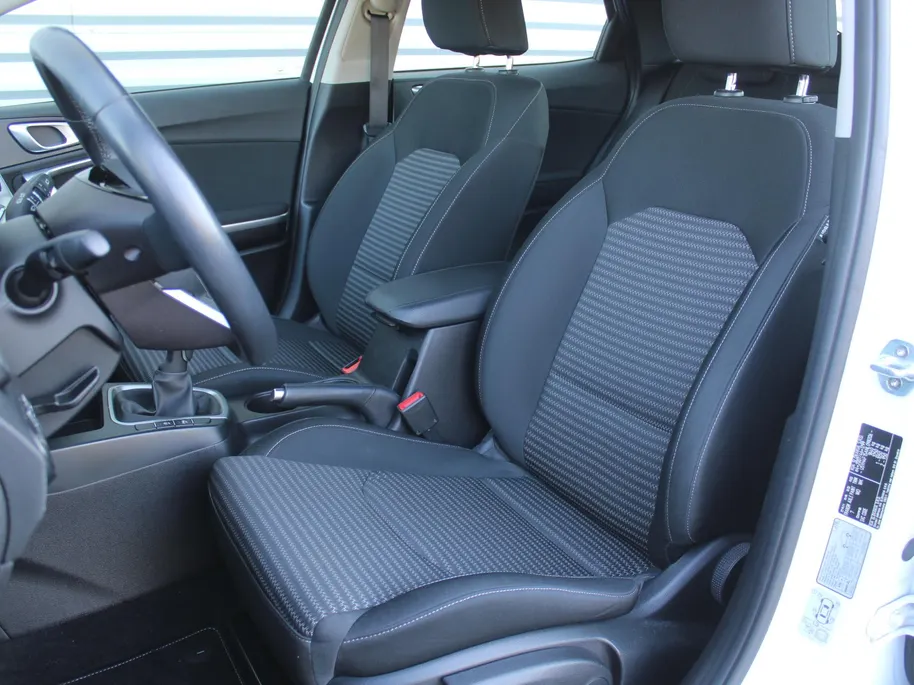 Kia XCeed 1.5 T-GDI MHEV DynamicLine | Android Auto/Apple Carplay | Stoel-/stuurverwarming | 16' LM | Camera | Zeer weinig km |