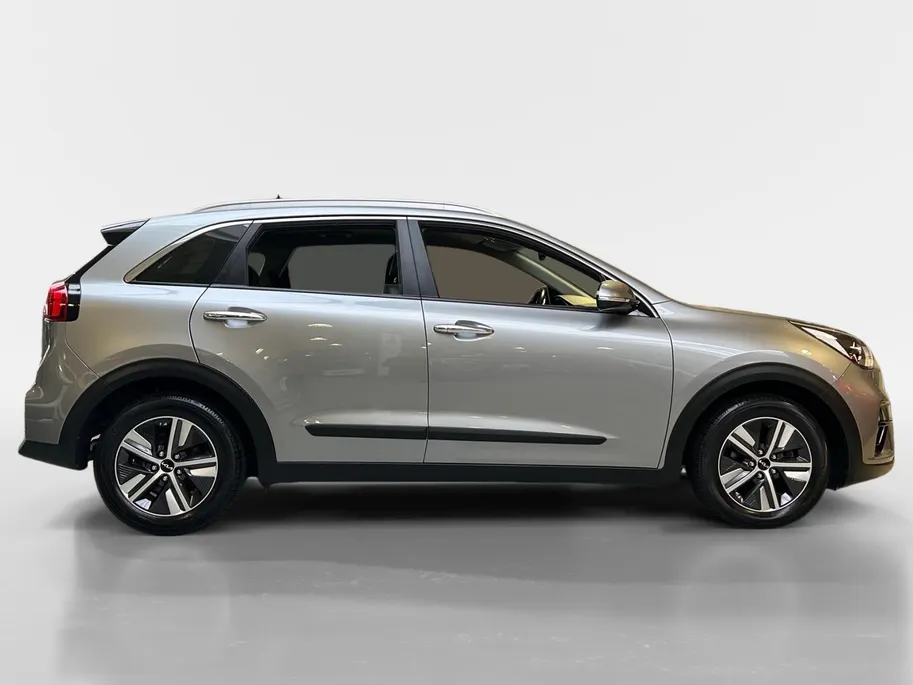 Kia Niro 1.6 GDi Hybrid DynamicLine | Apple Carplay / Android Auto | Navigatiesysteem | Licht + Regensensor | Parkeersensoren + Camera Achter | Climate Control | Cruise Control Adaptief | Rijstrooksensor + Correctie