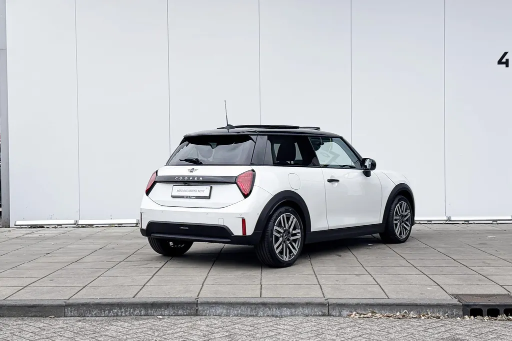 MINI Cooper 3-deurs Cooper C Favoured