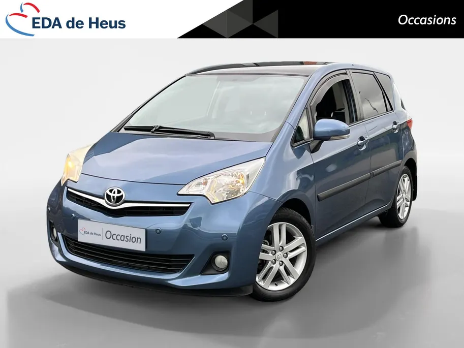 Toyota Verso-S 1.3 VVT-i Dynamic | Achteruitrij Camera | Panorama Dak | Parkeersensoren | Airco | Bluetooth | Hoge Instap | 12 Maanden Bovag Garantie