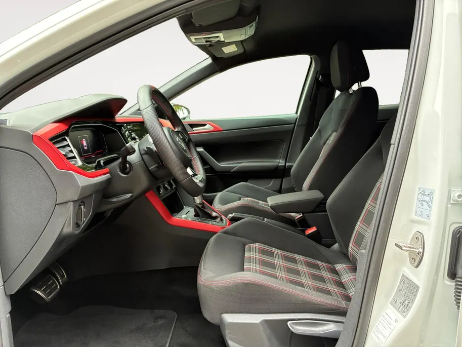 Volkswagen Polo 2.0 TSI GTI *Automaat*Navigatie*Parkeersensoren*LM.Velgen*Dealer Onderhouden!