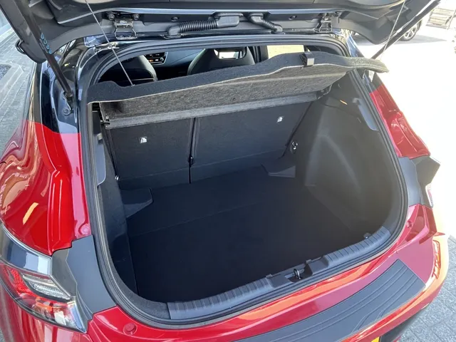 Toyota Corolla 1.8 Hybrid Executive | Bi-Tone | All Seasons