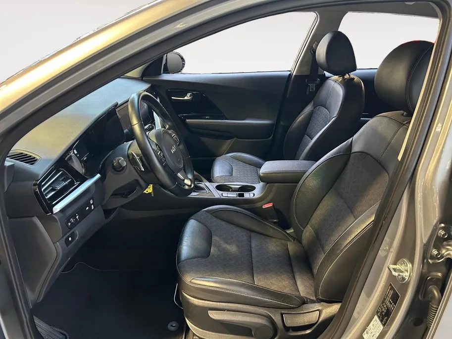 Kia Niro 1.6 GDi Hybrid DynamicLine | Apple Carplay / Android Auto | Navigatiesysteem | Licht + Regensensor | Parkeersensoren + Camera Achter | Climate Control | Cruise Control Adaptief | Rijstrooksensor + Correctie