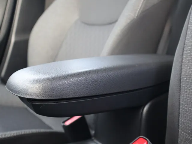 Toyota Yaris 1.5 Hybrid 115 Dynamic Comfort Pack | V+A Sensoren | Stoel & St