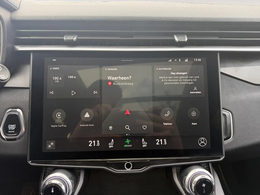 Lynk & Co 01 1.5 Apple Carplay/Android Auto , stoelverwarming , panoramadak , navigatiesysteem full map , camera 360 , elektrisch verstelb. bestuurdersstoel met geheugen , elektrisch bedienbare achterklep ,                                               lichtmetalen ve