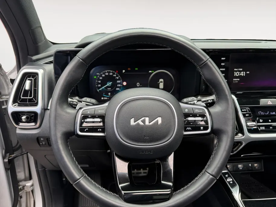 Kia Sorento 1.6 T-GDI Plug-in Hybrid 4WD ExecutiveLine 7 pers Meest luxe uitvoering | Zeer nette auto | Open dak | Lederen bekleding | 360 graden camera | Navigatie | Apple CarPlay & Android Auto |
