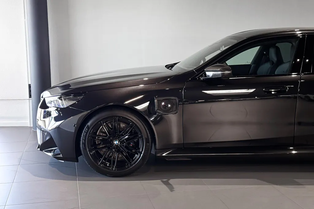 BMW M5 Sedan 