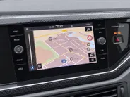 Volkswagen Polo 1.0 TSI 95pk Life Business · Camera · Keyless · Apple/Android Car Play · P-Sensoren · Stoelverwarming · 15'' Inch · Garantie t/m 30-09-2028 of 100.000km